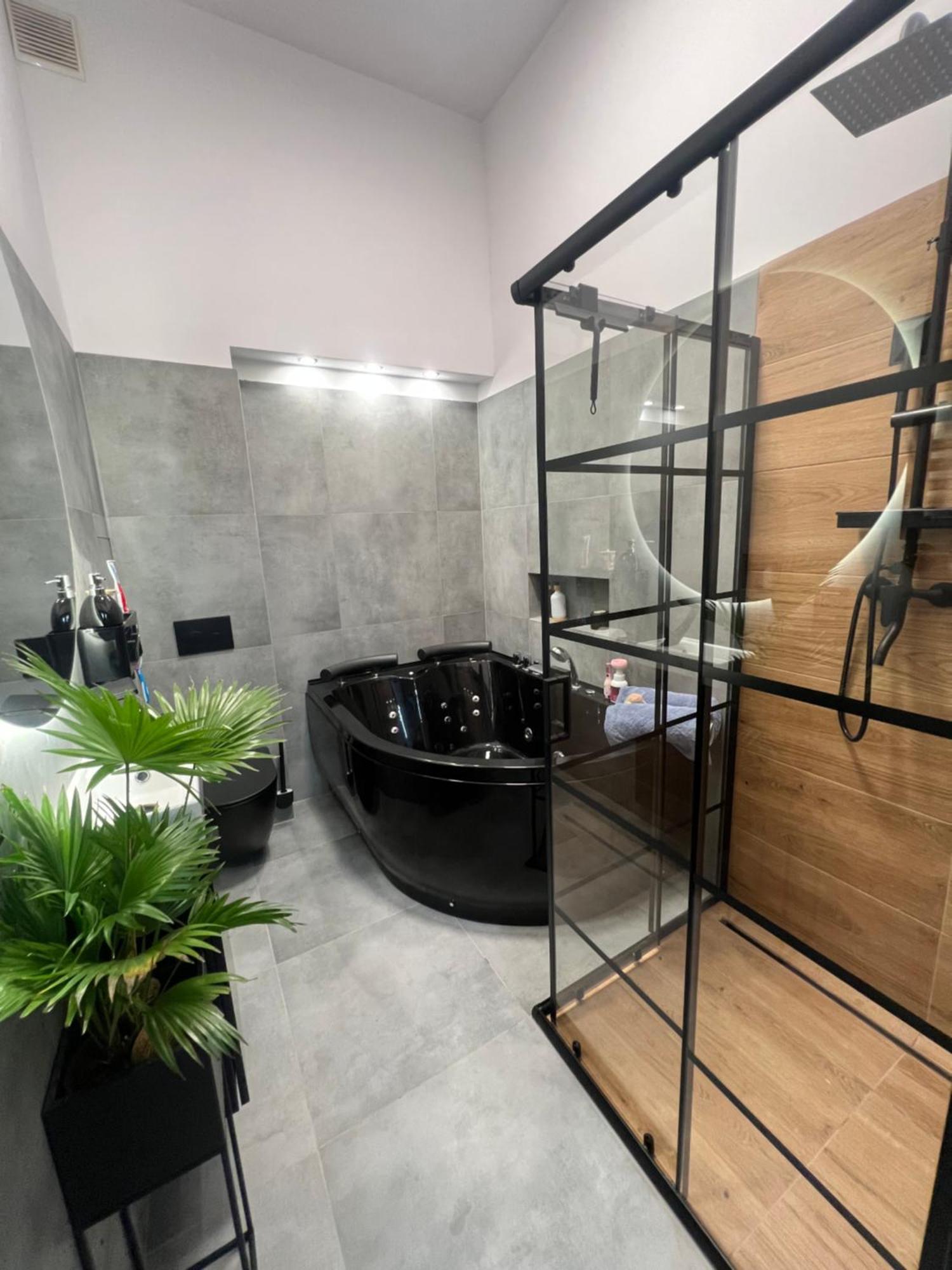 Loft W Centrum Z Jacuzzi Вроцлав Экстерьер фото